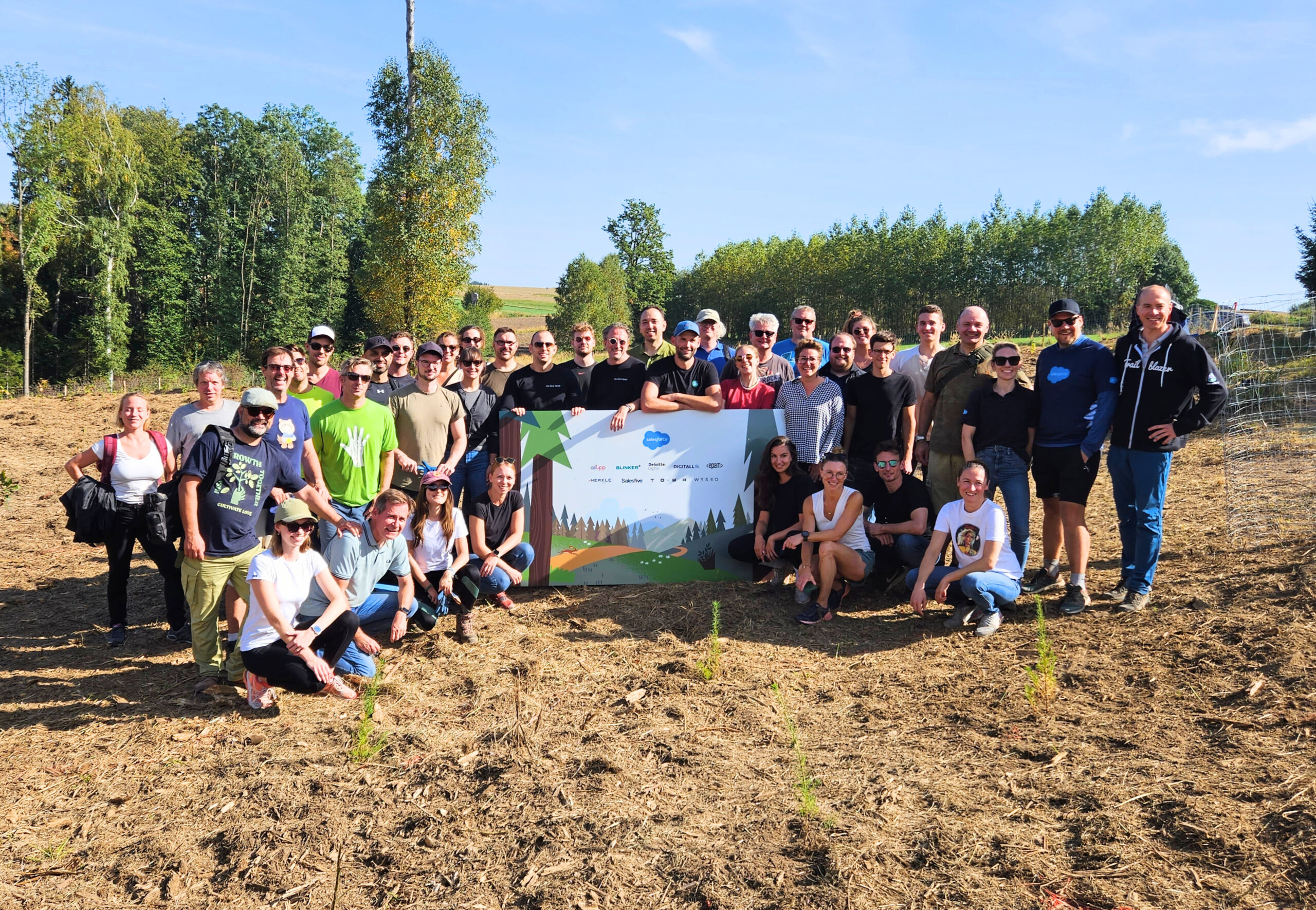 Teambuilding von Salesforce im Herbst 2023 auf der Aufforstungsfläche in Ellends.