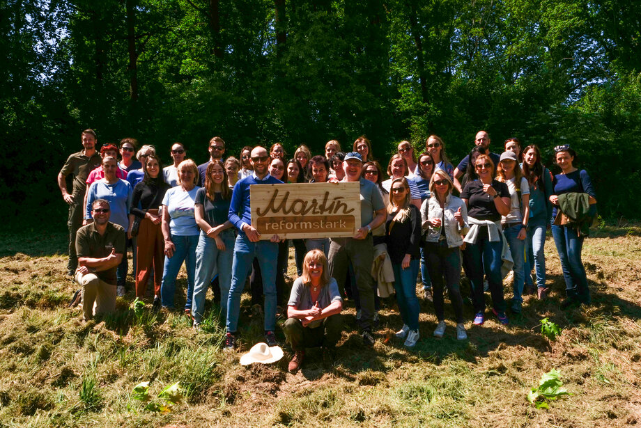 Teambuilding Reformstark Martin im Frühjahr 2022 auf der Aufforstungsfläche in Süßenbach.